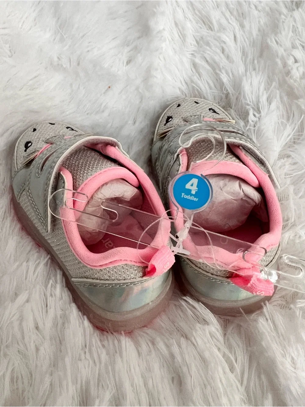 Carter’s lil girls pink light up size 4